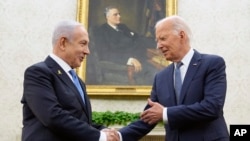 Tổng thống Joe Biden (phải) gặp Thủ tướng Israel Benjamin Netanyahu tại Phòng Bầu dục của Nhà Trắng ở Washington, ngày 25/7/2024.