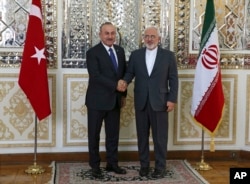 Türk ve İran dışişleri bakanları Mevlüt Çavuşoğlu ve Cevat Zarif